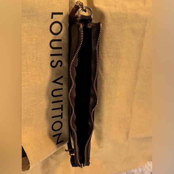 Louis Vuitton Monogram Pochette Accessoires Handbag - Picture 6 of 12